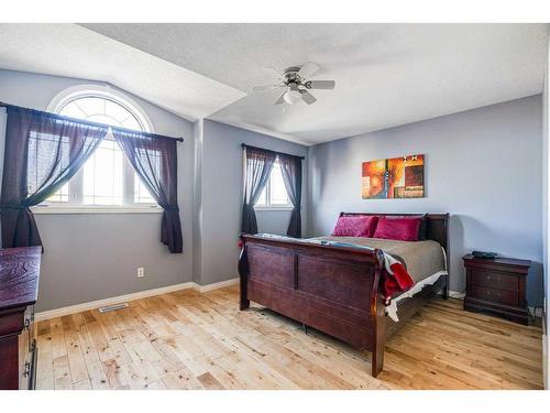 173 Pickles Crescent, Fort Mcmurray, AB - Indoor Photo Showing Bedroom