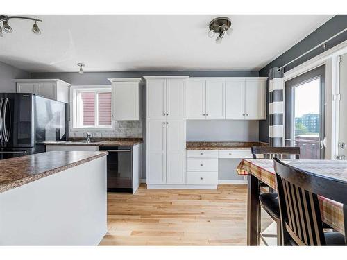 173 Pickles Crescent, Fort Mcmurray, AB - Indoor Photo Showing Kitchen