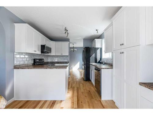 173 Pickles Crescent, Fort Mcmurray, AB - Indoor Photo Showing Kitchen