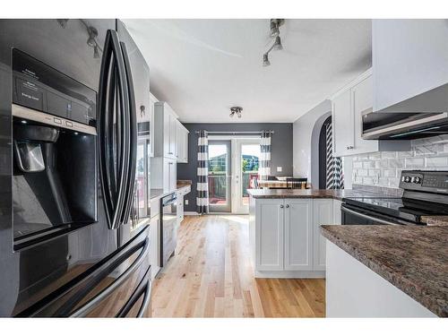 173 Pickles Crescent, Fort Mcmurray, AB - Indoor Photo Showing Kitchen With Upgraded Kitchen