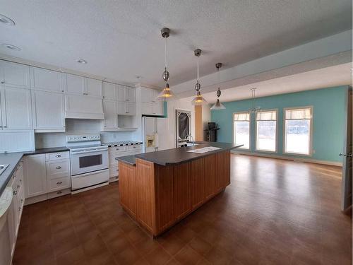 18559 Victoria Trail, Smoky Lake, AB - Indoor Photo Showing Kitchen