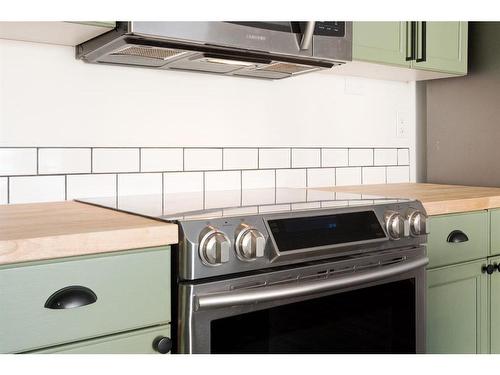 23-97 Wilson Drive, Fort Mcmurray, AB - Indoor Photo Showing Kitchen