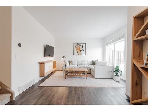 23-97 Wilson Drive, Fort Mcmurray, AB - Indoor Photo Showing Living Room