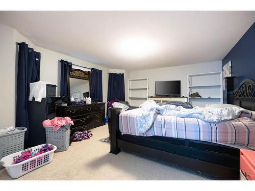 133 Sandhill Place, Fort Mcmurray, AB - Indoor Photo Showing Bedroom