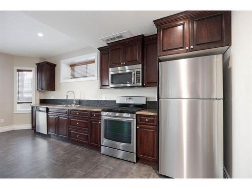 133 Sandhill Place, Fort Mcmurray, AB - Indoor Photo Showing Kitchen