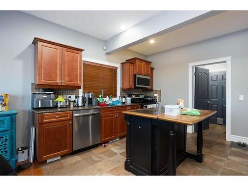 133 Sandhill Place, Fort Mcmurray, AB - Indoor Photo Showing Kitchen With Double Sink