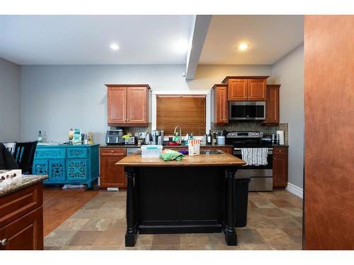 133 Sandhill Place, Fort Mcmurray, AB - Indoor Photo Showing Kitchen