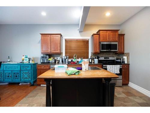 133 Sandhill Place, Fort Mcmurray, AB - Indoor Photo Showing Kitchen