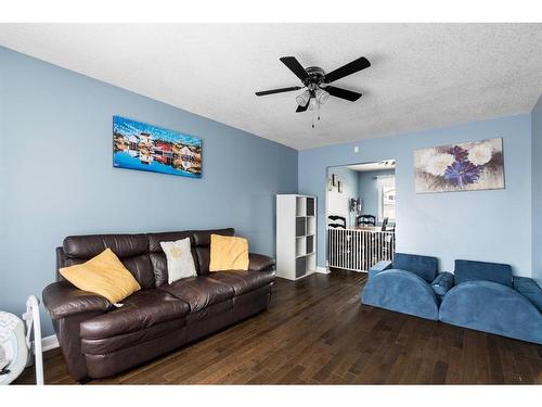 239 Dickins Drive, Fort Mcmurray, AB - Indoor Photo Showing Living Room