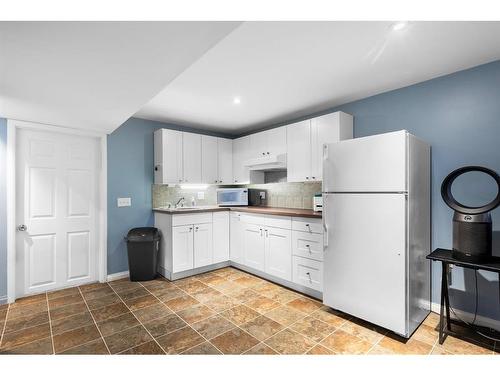 239 Dickins Drive, Fort Mcmurray, AB - Indoor Photo Showing Kitchen