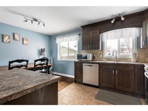 239 Dickins Drive, Fort Mcmurray, AB - Indoor Photo Showing Kitchen With Stainless Steel Kitchen