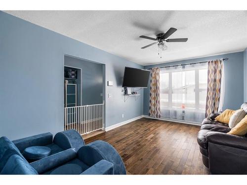 239 Dickins Drive, Fort Mcmurray, AB - Indoor Photo Showing Living Room