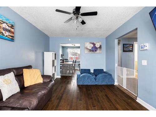 239 Dickins Drive, Fort Mcmurray, AB - Indoor Photo Showing Living Room