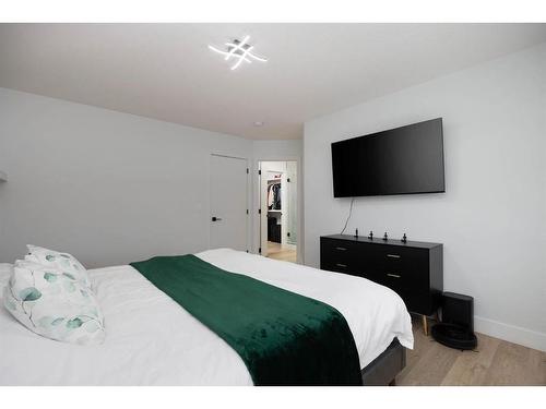 256 Athabasca Avenue, Fort Mcmurray, AB - Indoor Photo Showing Bedroom