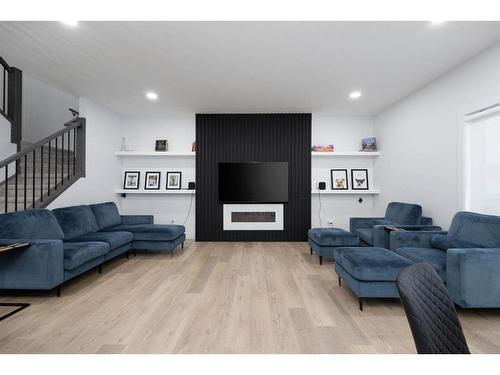 256 Athabasca Avenue, Fort Mcmurray, AB - Indoor Photo Showing Living Room