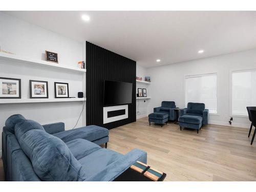 256 Athabasca Avenue, Fort Mcmurray, AB - Indoor Photo Showing Living Room