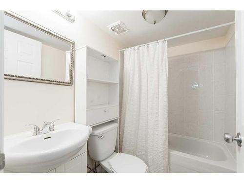 124 Kodiak Crescent, Fort Mcmurray, AB - Indoor Photo Showing Bathroom