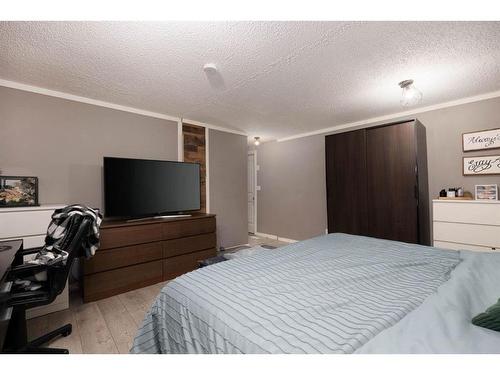 252 Caouette Crescent, Fort Mcmurray, AB - Indoor Photo Showing Bedroom