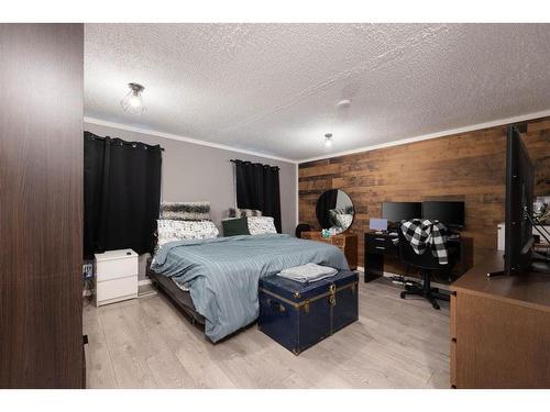 252 Caouette Crescent, Fort Mcmurray, AB - Indoor Photo Showing Bedroom