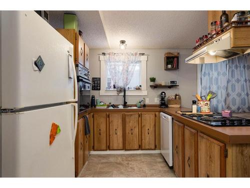 252 Caouette Crescent, Fort Mcmurray, AB - Indoor Photo Showing Kitchen