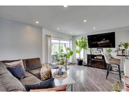 120 Bergeron Road, Fort Mcmurray, AB - Indoor Photo Showing Living Room