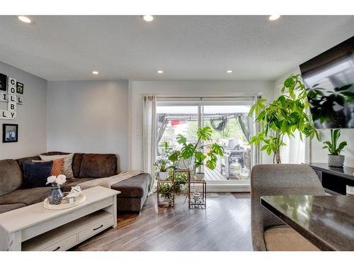 120 Bergeron Road, Fort Mcmurray, AB - Indoor Photo Showing Living Room