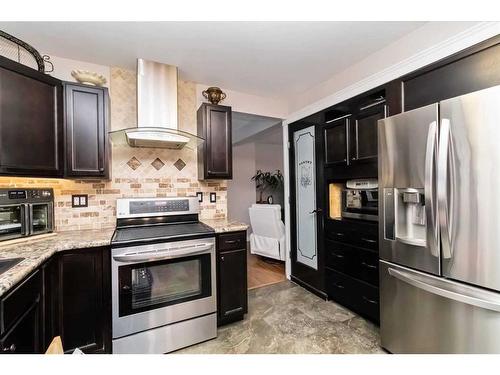 223 Dickins Drive, Fort Mcmurray, AB - Indoor Photo Showing Kitchen