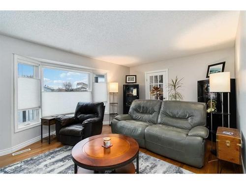 223 Dickins Drive, Fort Mcmurray, AB - Indoor Photo Showing Living Room