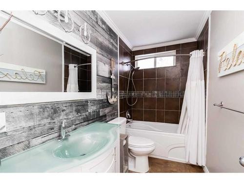 223 Dickins Drive, Fort Mcmurray, AB - Indoor Photo Showing Bathroom