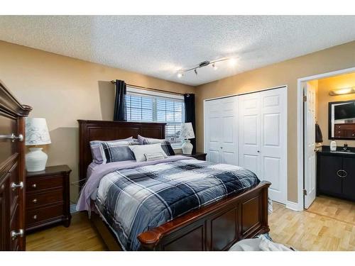 223 Dickins Drive, Fort Mcmurray, AB - Indoor Photo Showing Bedroom