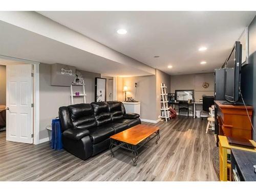 223 Dickins Drive, Fort Mcmurray, AB - Indoor Photo Showing Living Room