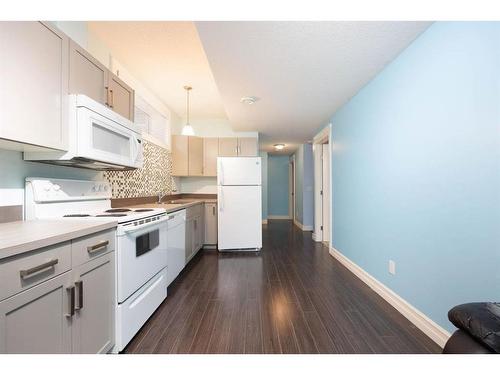 104 Collicott Drive, Fort Mcmurray, AB - Indoor Photo Showing Kitchen