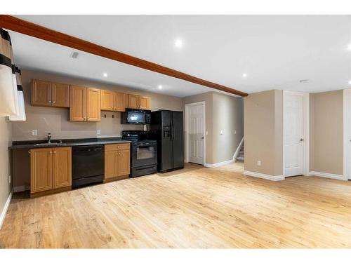 221 Lynx Crescent, Fort Mcmurray, AB - Indoor Photo Showing Kitchen