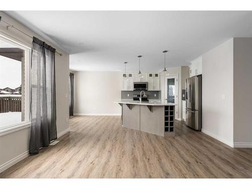 221 Lynx Crescent, Fort Mcmurray, AB - Indoor Photo Showing Kitchen