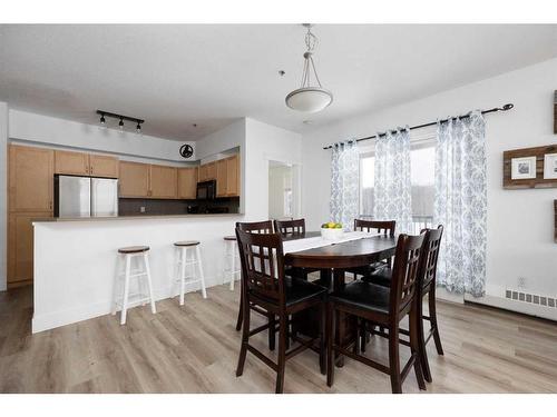 203-100 Denholm Gate, Fort Mcmurray, AB - Indoor Photo Showing Dining Room