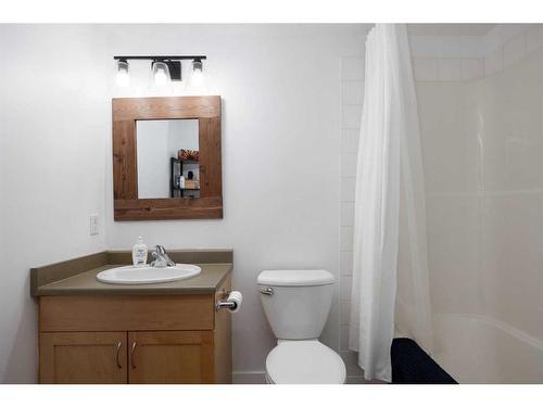 203-100 Denholm Gate, Fort Mcmurray, AB - Indoor Photo Showing Bathroom