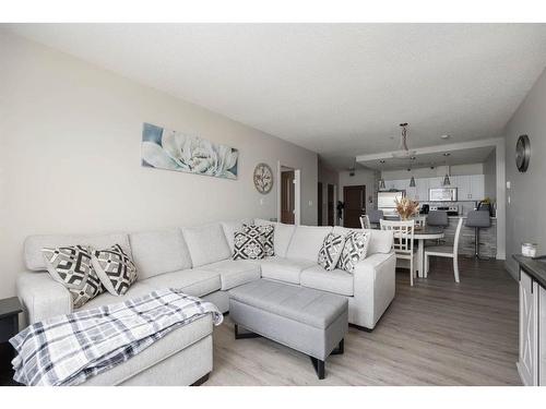 412-136B Sandpiper Road, Fort Mcmurray, AB - Indoor Photo Showing Living Room