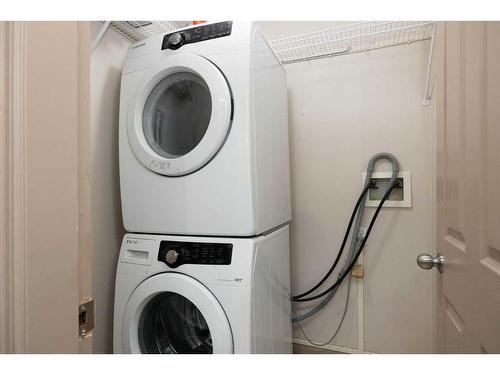 102-9918 Gordon Avenue, Fort Mcmurray, AB - Indoor Photo Showing Laundry Room