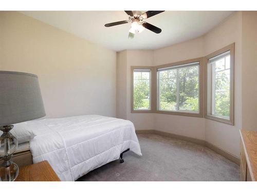 102-9918 Gordon Avenue, Fort Mcmurray, AB - Indoor Photo Showing Bedroom