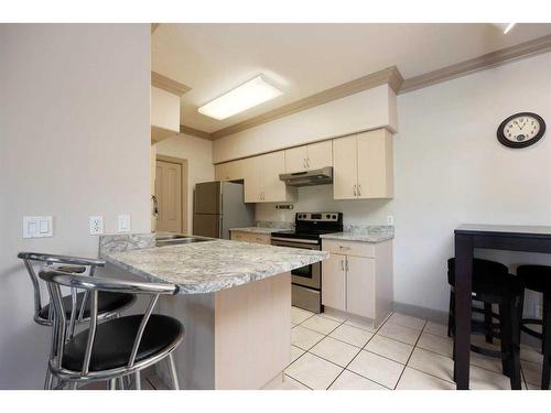 102-9918 Gordon Avenue, Fort Mcmurray, AB - Indoor Photo Showing Kitchen With Upgraded Kitchen