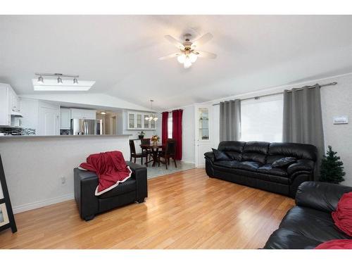 165 Mitchell Drive, Fort Mcmurray, AB - Indoor Photo Showing Living Room