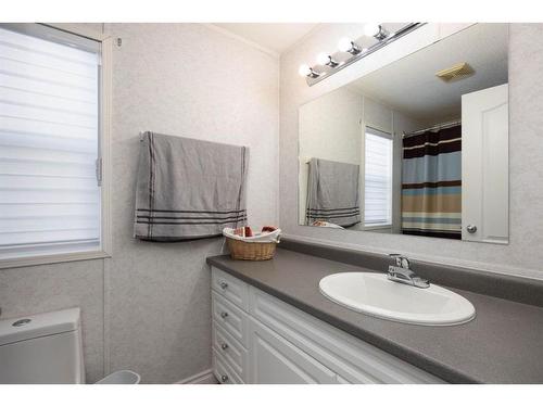 165 Mitchell Drive, Fort Mcmurray, AB - Indoor Photo Showing Bathroom