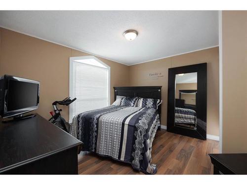 165 Mitchell Drive, Fort Mcmurray, AB - Indoor Photo Showing Bedroom