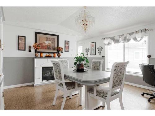 121 Grant Bay, Fort Mcmurray, AB - Indoor Photo Showing Dining Room