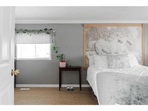 121 Grant Bay, Fort Mcmurray, AB - Indoor Photo Showing Bedroom