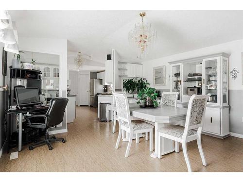 121 Grant Bay, Fort Mcmurray, AB - Indoor Photo Showing Dining Room