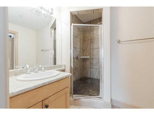 302-9918 Gordon Avenue, Fort Mcmurray, AB - Indoor Photo Showing Bathroom