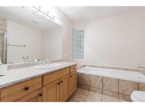 302-9918 Gordon Avenue, Fort Mcmurray, AB - Indoor Photo Showing Bathroom