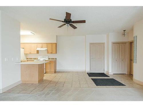 302-9918 Gordon Avenue, Fort Mcmurray, AB - Indoor Photo Showing Kitchen