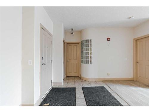 302-9918 Gordon Avenue, Fort Mcmurray, AB - Indoor Photo Showing Other Room